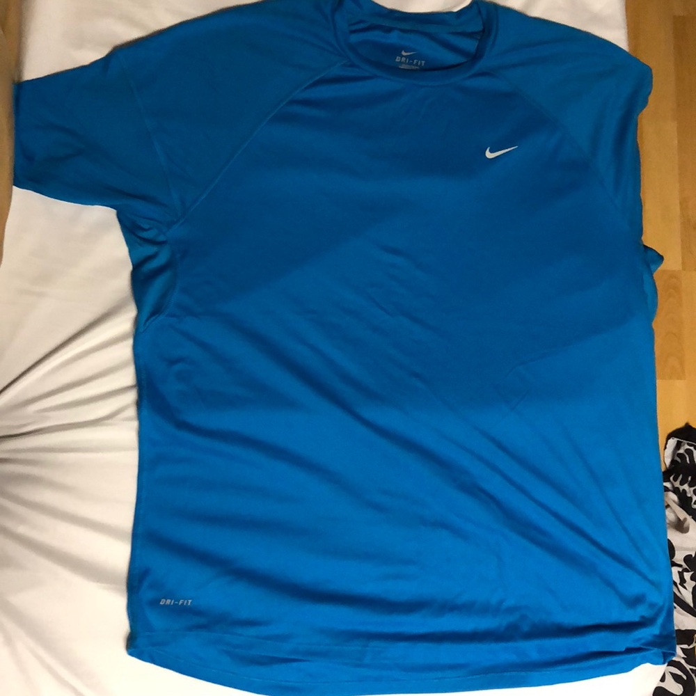 Nike Dri Fit XL short sleeve